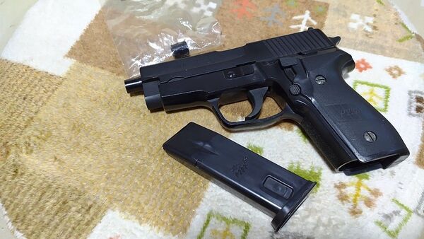58 18禁エアコキハンドガン マルイシグp228 固定ホップ 昔の適当なアダプターつき