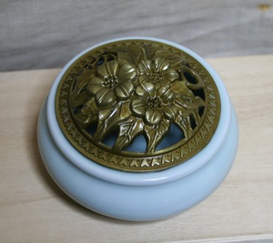  censer Tang earth . kiln flour blue .. riches and honours .. cover BC135