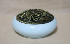  censer Tang earth . kiln flour blue .. riches and honours .. cover BC45