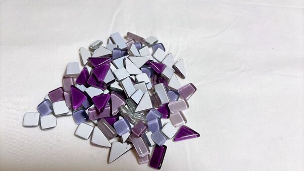不規則な水晶ガラスモザイクタイル クラフトDIY 200グラム パープル系