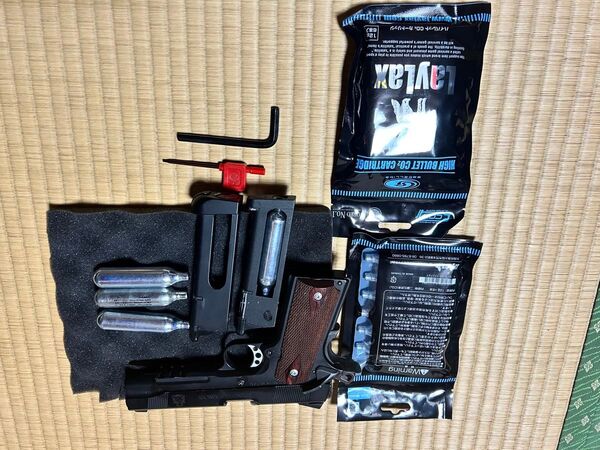 ダブルベルM1911A1CO2カートリッジ ガスガン