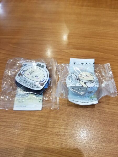 ちいかわ くら寿司 びっくらポン マグネットシート ハチワレ&ラッコ 缶バッジ ラッコ 未開封