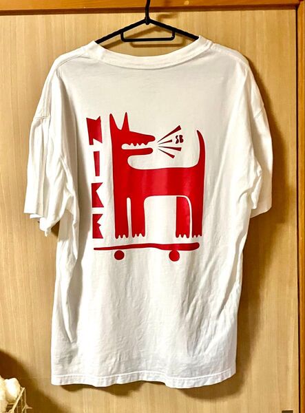 Nike BS The Nike Tee LOOSE FIT サイズL ホワイト系 バックプリント 犬 スケボー 半袖 Tシャツ