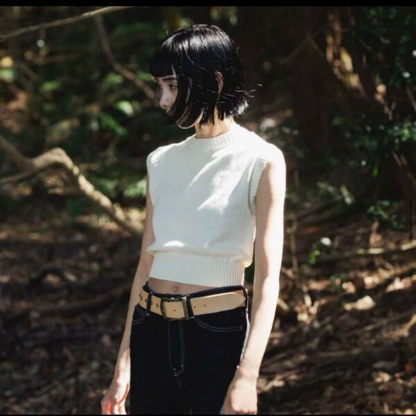 AKIO ホワイト コットンノースリーブニット
