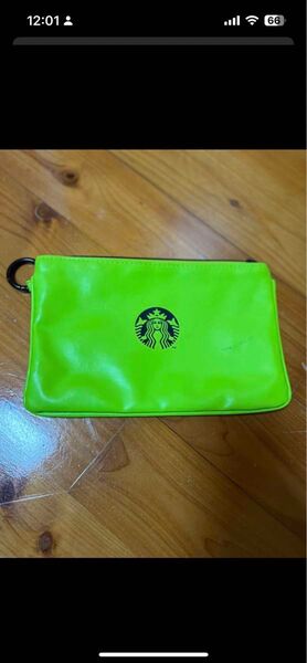 UNDEFEATED × Starbucks 蛍光グリーンポーチ 限定コラボ スタバ 小物入れ