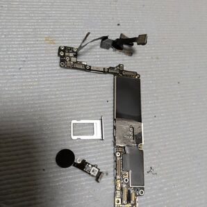 【iPhone SE 第3世代 64GB】 【SIMフリー 】ロジックボード・ホームボタン・近接センサー・SIMトレイ(紐付け品)
