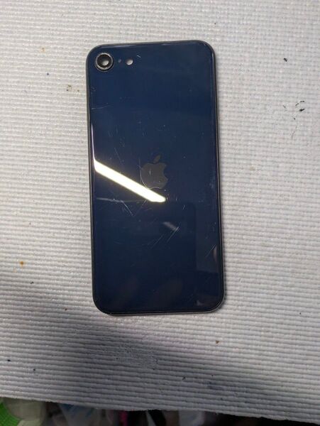 【中古部品】iPhone SE第3世代 バックハウジング 100%純正パーツ
