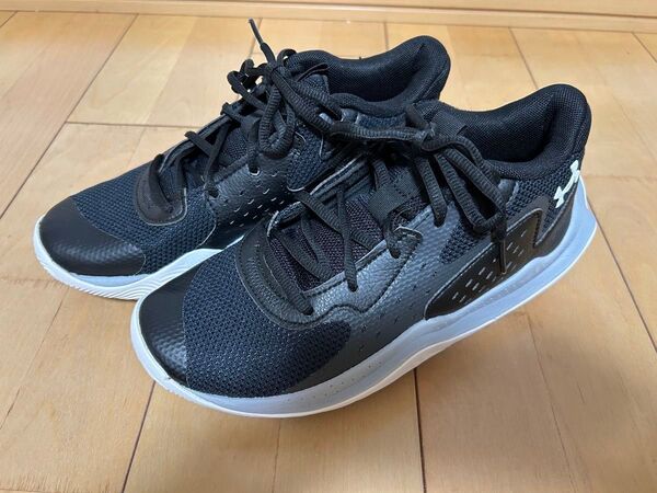 アンダーアーマー(UNDER ARMOUR)ジュニア バスケ シューズ バッシュ ジェット 黒 軽量 3026844 001
