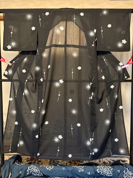 夏物の小紋(化繊)紗 舞花文・黒地 身丈150.5cm 洗える着物 K-279