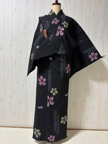 有松鳴海絞り 黒地に桜の浴衣 しつけ付き m4317