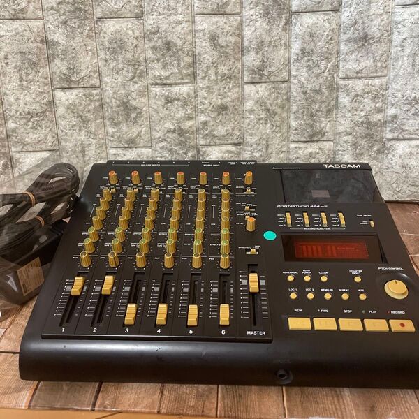 #825【希少】TASCAM 424 mkIII マルチトラックレコーダー