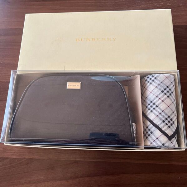 《16日迄の限定SALE》【新品未使用】Burberry(バーバリー)ハンカチと化粧ポーチのセット No.6
