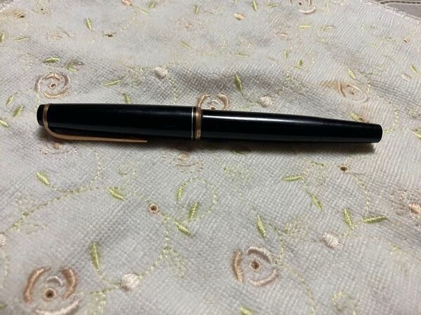 黒い万年筆 金色クリップ付き レトロ
