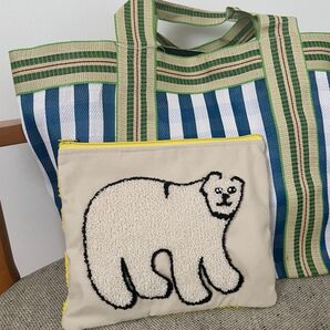 【新品】Olya フラットポーチ Polar bear クラッチバッグにも◎