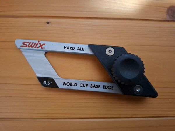 ①SWIX ベースエッジファイルガイド 0.5度