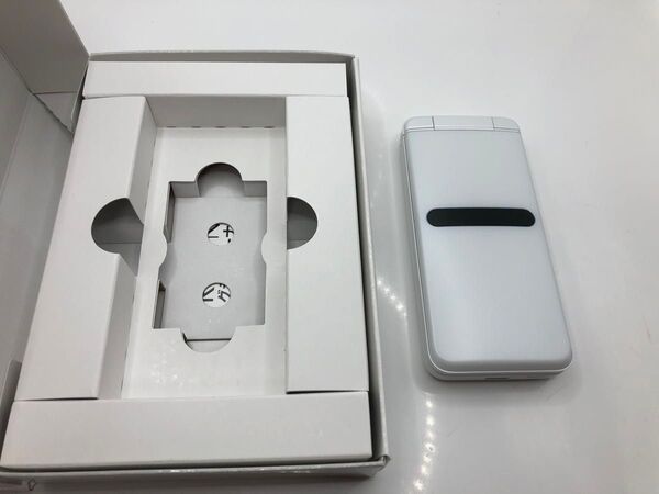 ☆Simフリー☆未使用☆ GRATINA KYF42 ホワイト