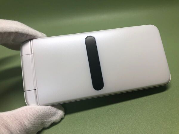 【SIMロック解除済】au GRATINA KYF42 ホワイト