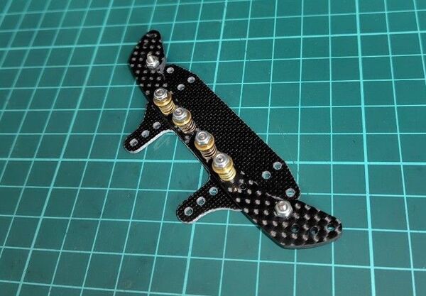 ミニ四駆 左右独立リアアンカー カーボンフロントステー仕様
