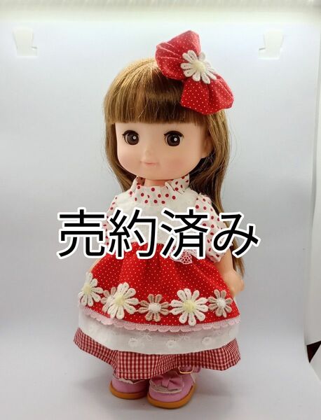 【売約済み】メルちゃん ソランちゃんサイズ ハンドメイド 白レース生地と赤のワンピース&髪飾り S5-108