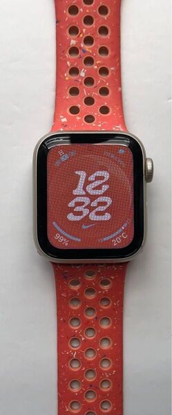 Apple Watch SE 第2世代 40mm GPS スターライト アルミニウム バッテリー最大容量83%