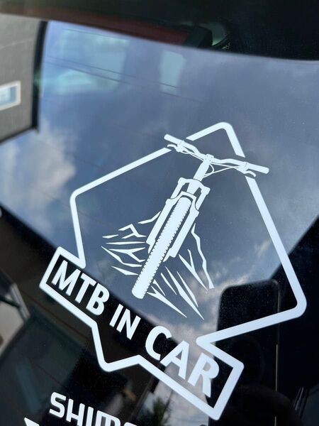 【MTB IN CAR】ステッカー|車用|マウンテンバイク|カッティングタイプ