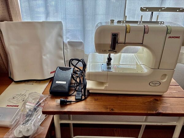 JANOME ミシン Torneio-2 795 本体、付属品 カバーステッチミシン トルネィオ2 家庭用 ニットソーイング