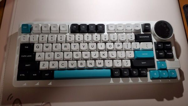【メカニカルキーボード】Feker Vtwr k75 特大ノブキーボード