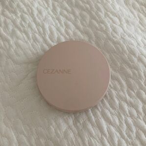セザンヌ クッションファンデーション 00 明るいベージュ系 本体一度のみ使用 パフ未使用