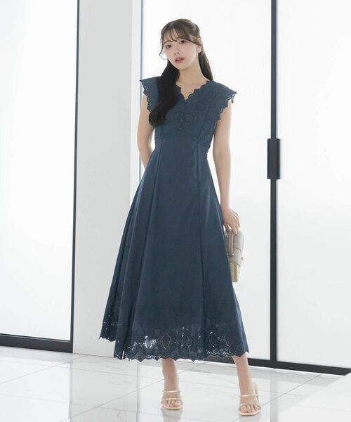 《新品タグ付き》トッコクローゼット ウエストりぼん付きコットンカットワークレース刺繍ワンピース
