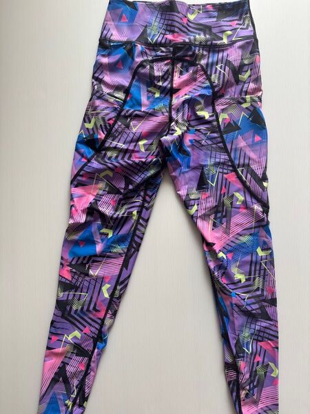 新品 スポーツレギンス M〜L