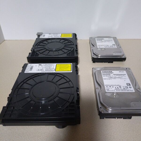 シャープ ブルーレイドライブ2個とHDD2個(全て故障品)
