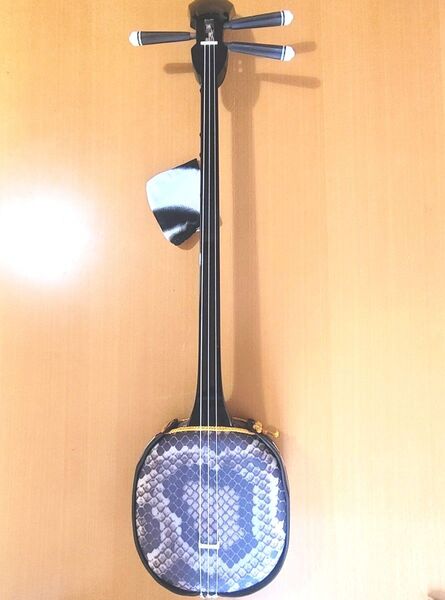 沖縄三線 工四合 弦楽器 初心者 入門者 人工皮 合皮 ソフトケース付き