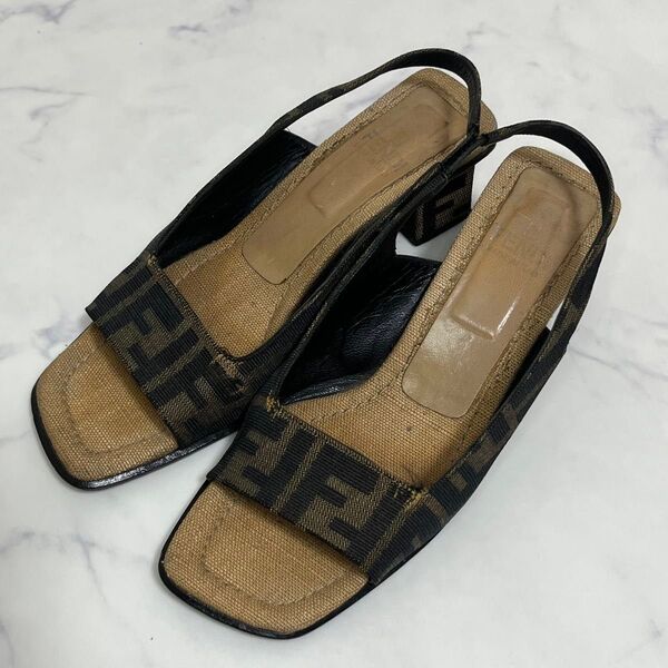 Fendi スリングバックサンダル ベージュ/ブラック 約5cmヒール