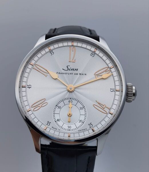 美品 保証書付き ジン Sinn 6110.4N スモールセコンド ギョーシェ彫り文字盤 シルバー ステンレス 手巻き メンズ