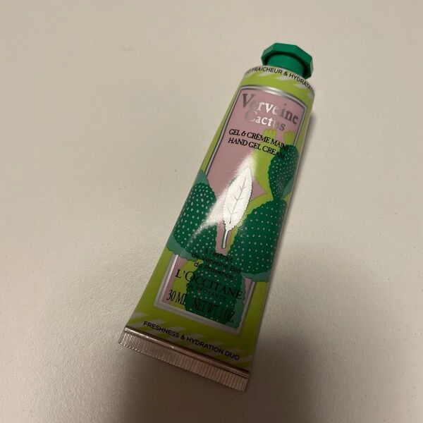 ロクシタン CAVBバイカラーハンドクリーム 未開封未使用 内蓋付き 30ml