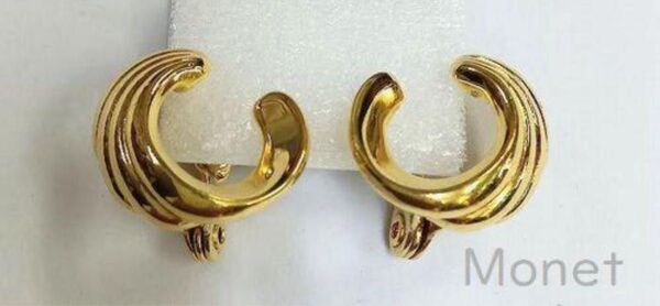 Monetモネ ヴィンテージ イヤリング 金色