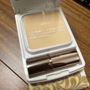 AVON リファイン ファンデーション ケース ポッシュ10