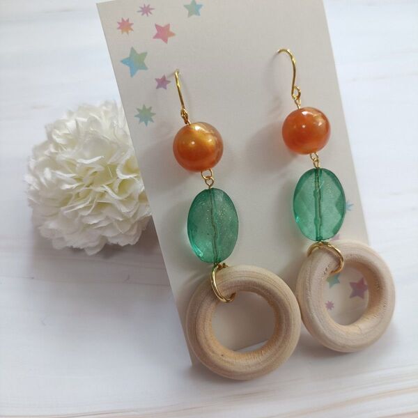 ハンドメイド ピアス オレンジ×グリーン