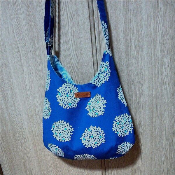 ハンドメイド 、ショルダーバッグ(Mサイズ)かわいいです。