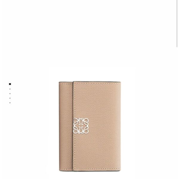 ロエベ アナグラム バーティカルウォレット スモール (ペブルグレインカーフ)サンド 三つ折財布 LOEWE loewe