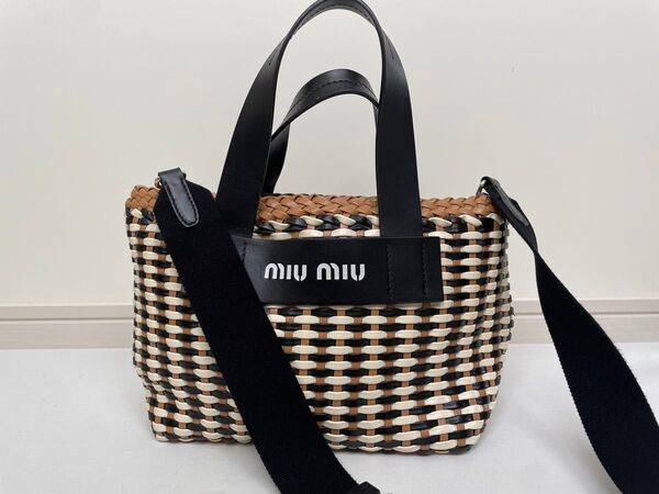 ミュウミュウ イントレッチオ ハンドバッグ ショルダーバッグ ブラック 黒 MIU MIU miu miu カゴバッグ