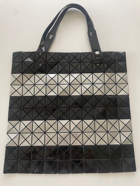 イッセイミヤケ BAO BAO ISSEY MIYAKEPRISM MATTE バオバオ トートバッグ ボーダー 黒 ブラック