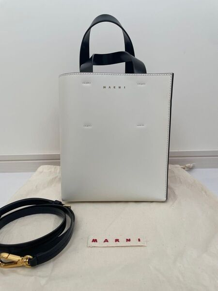 マルニ ホワイト ピンク レザー製 Museo Softミニバッグ ショルダーバッグ MARNI ムゼオ ミュゼオ 白 バイカラー