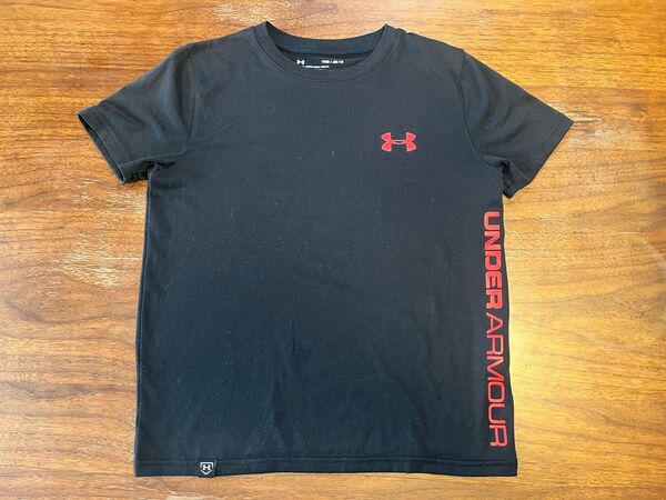 アンダーアーマー 黒 Tシャツ YMD 140㎝