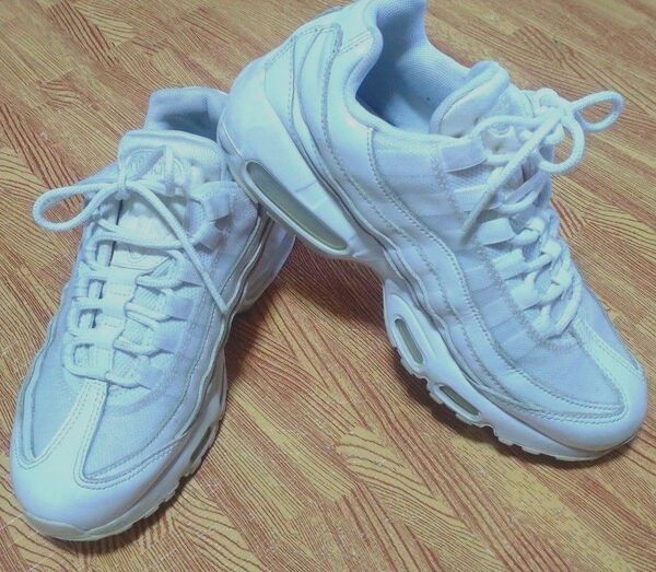 NIKE AIR MAX 95 essential