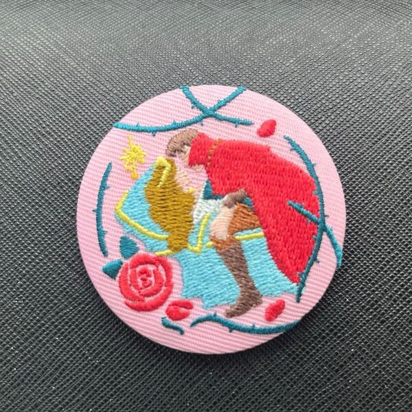 ディズニー 缶バッジ 眠れる森の美女 刺繍缶バッジ オーロラ姫
