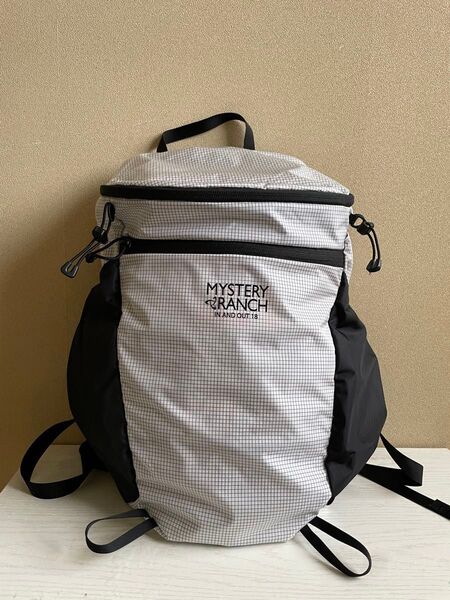 Mystery Ranch In & Out 18 超軽量パッカブルリュック