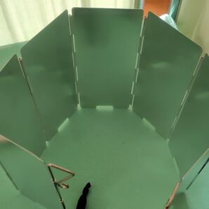 アウトドア ウインドスクリーン 折りたたみ式 7面折り 風除け キャンプ 安定感 持ち運び カセットコンロ アルミ シルバー 銀