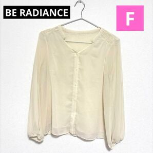 BE RADIANCE ビーラディエンス トップス オフホワイト