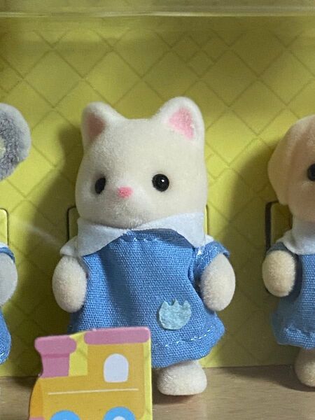 【新品】③シルバニアファミリー 森のたのしいようちえん おともだちいっぱいセット シルクネコ 赤ちゃん 緑のカバン付き!